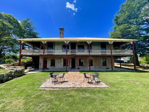 Linden Lodge — 4-Star Luxury Hotel in Hazelbrook, Australia