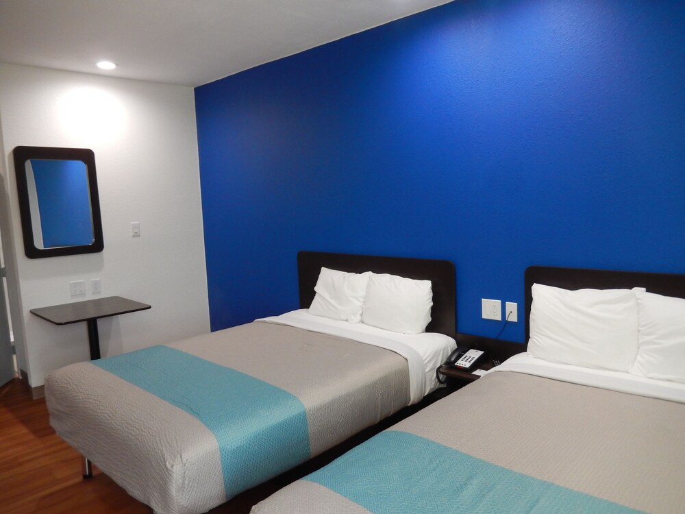 Motel 6 Houston TX Downtown North - photo 7