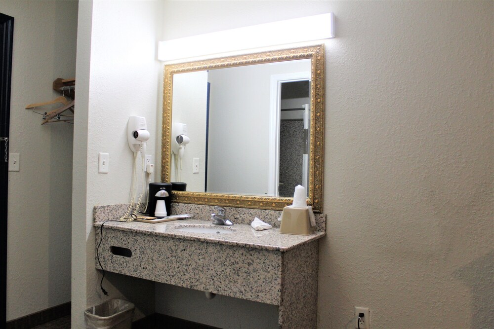Airport Inn Chattanooga - photo 46