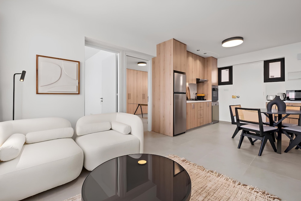 Finikoudes Marina View 202 — 4-Star Luxury Hotel in Larnaca, Cyprus