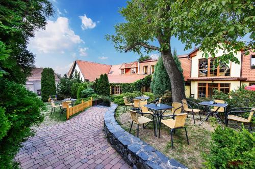 Restaurace a Penzion U Palečků — hotel in Skutec