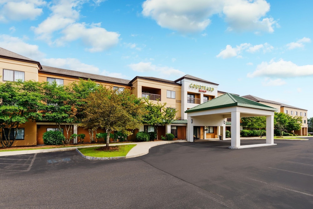 Courtyard by Marriott Manchester Boston Regional Airport - photo 45