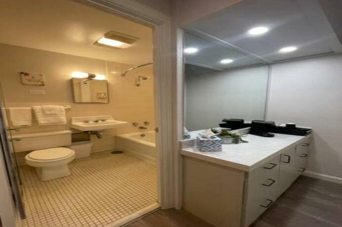 Hotel Phillips Hotel - photo 23