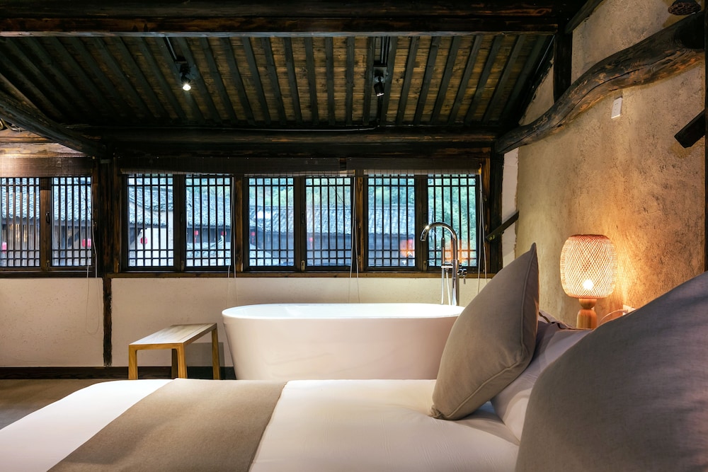 Xiananshan Village Hotel in Lishui, People's Republic of China