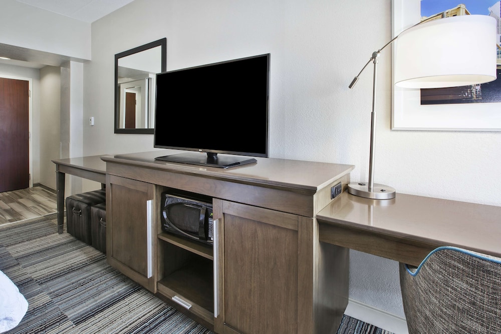 Hampton Inn Pittsburgh University Medical Center - photo 9