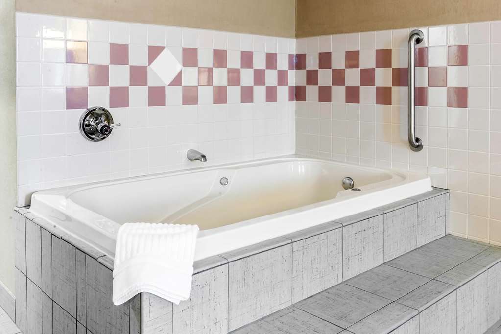 Quality Inn Defiance - photo 17