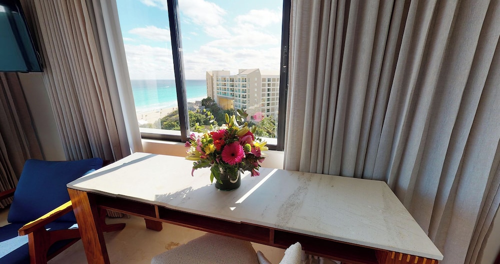 Park Royal Beach Cancun All Inclusive