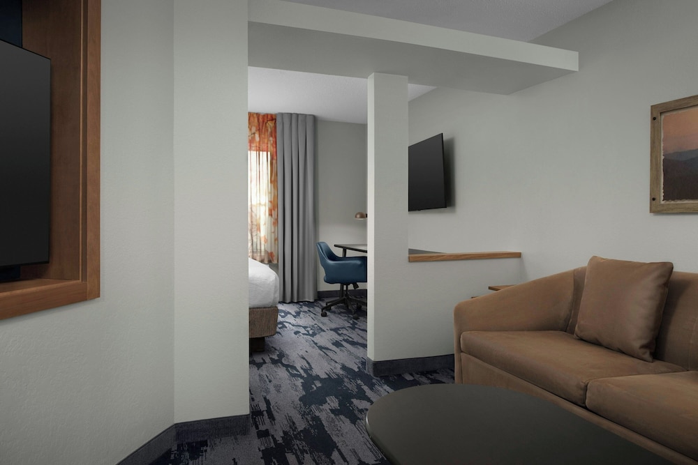 Fairfield Inn & Suites by Marriott Rogers - photo 13