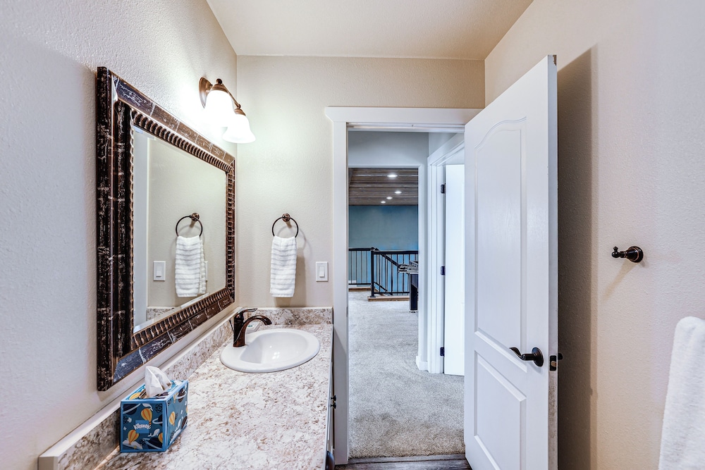 Laptop friendly Grangeville Getaway w Fire Pit — hotel in Grangeville