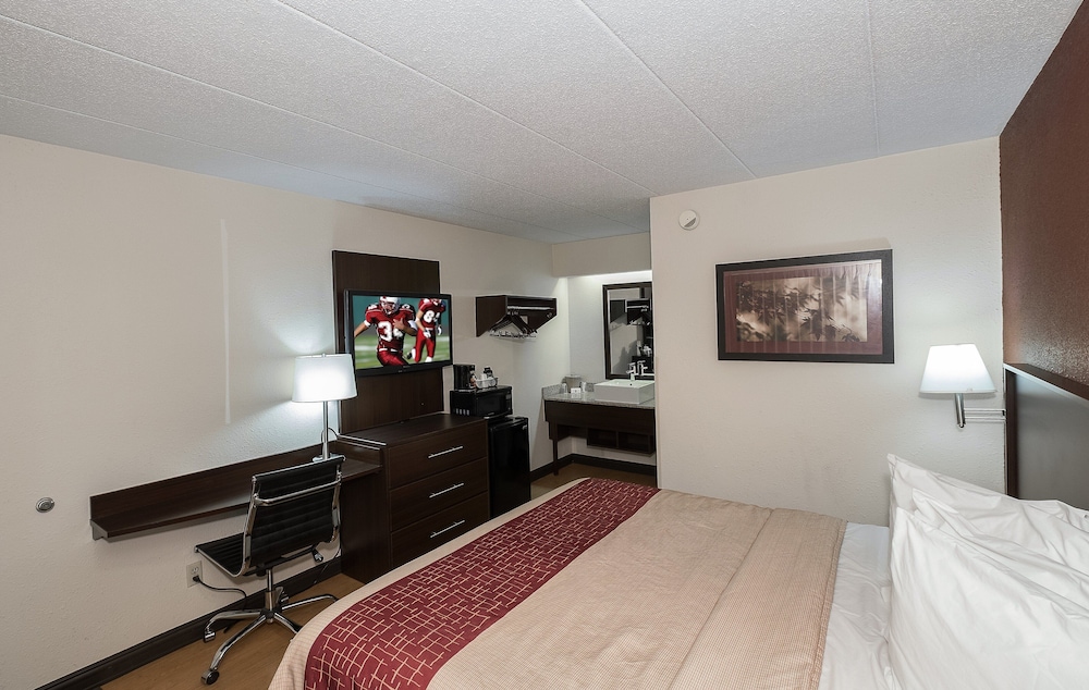 Red Roof Inn Toledo Maumee - photo 8