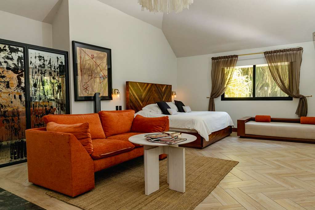Jr Suite Hall