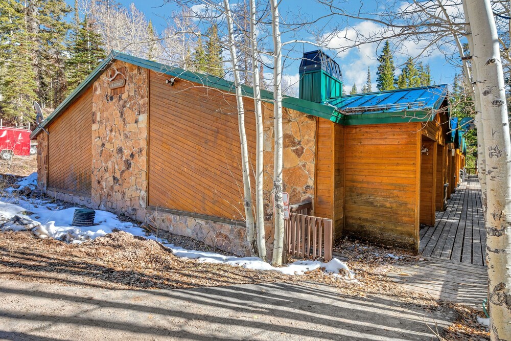 Beautiful Ski in ski out Condo Located On The Eagle Point Resort 1 Bedroom Condo by RedAwning - photo 16