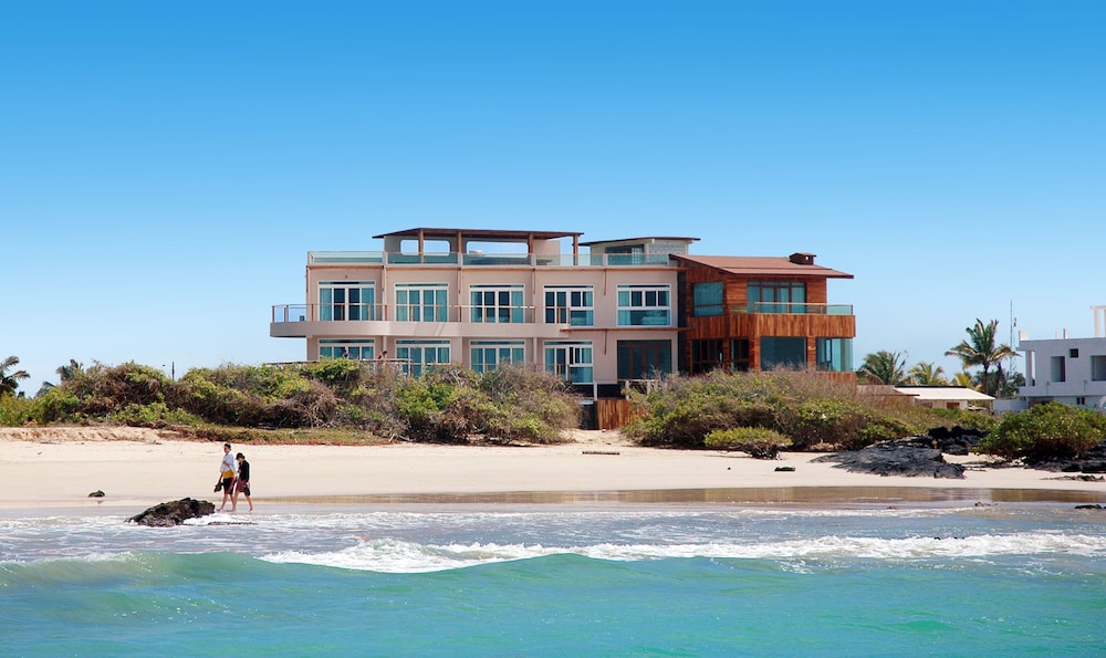 Iguana Crossing Boutique Hotel in Puerto Villamil, Ecuador