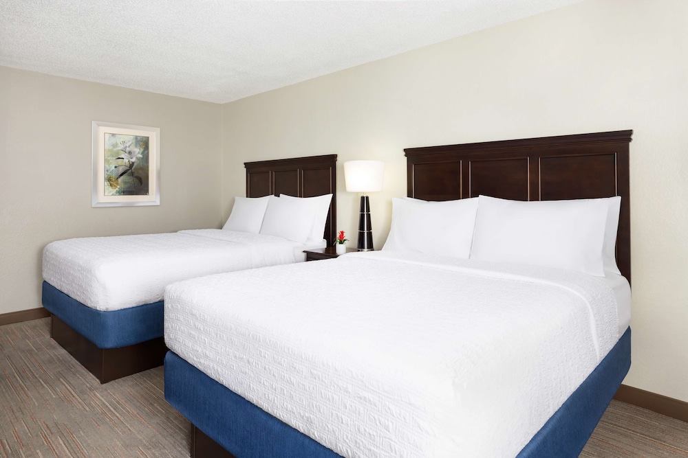 Hampton Inn Naples Central - photo 13