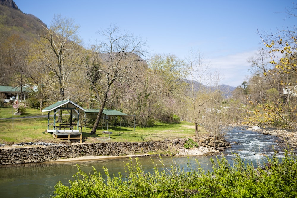 The Chimney Rock Inn & Cottages - photo 36