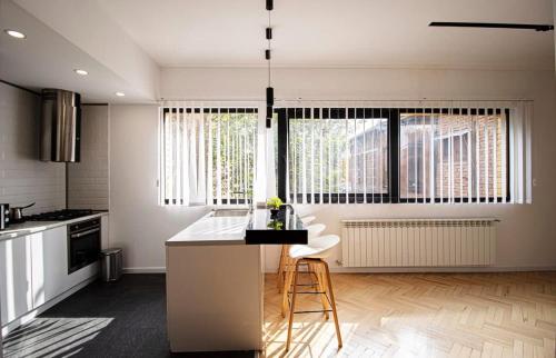 Super Cozy Stylish Apartment For 4 In Tbilisi