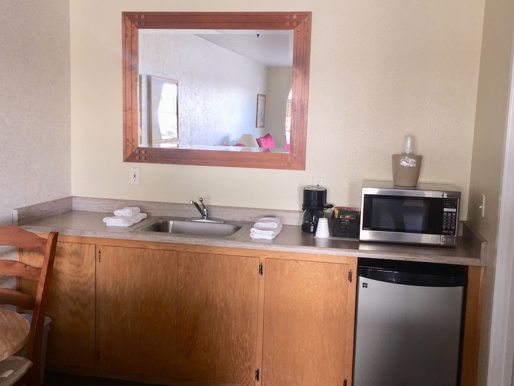 Gridley Inn & RV Park - photo 8