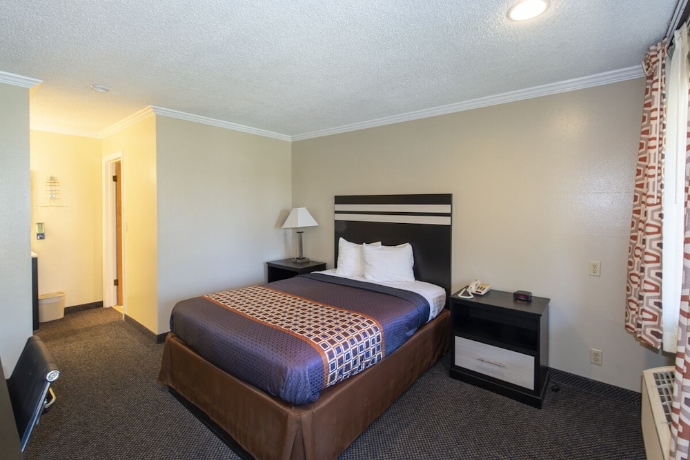 Surf Motel and Gardens in Fort Bragg, United States