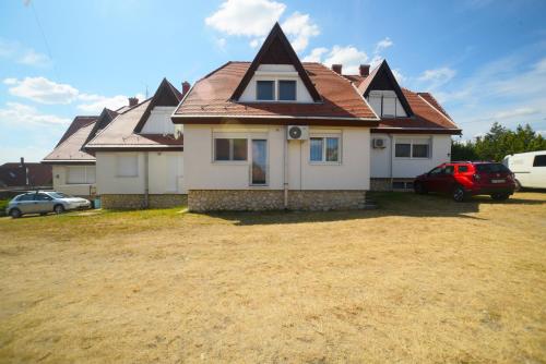Vadrózsa apartman — Sumeg — photo 3