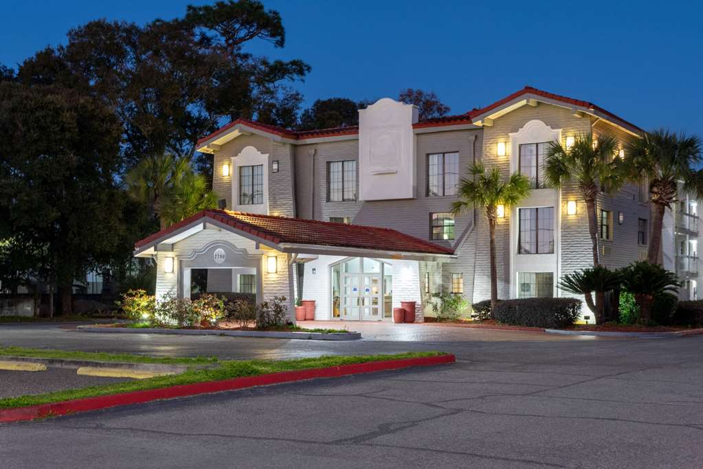 La Quinta Inn by Wyndham Pensacola in Pensacola, United States