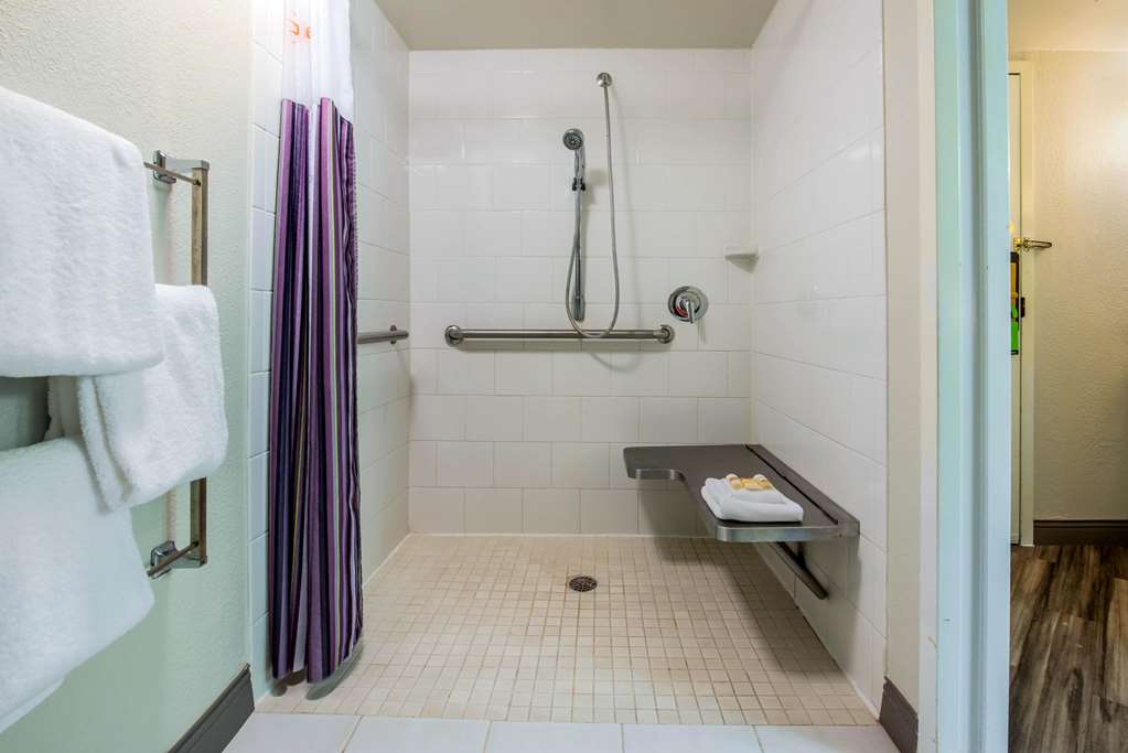 La Quinta Inn & Suites by Wyndham Fort Lauderdale Tamarac - photo 17
