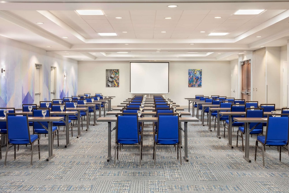 Hilton Garden Inn Miami Airport West - photo 23