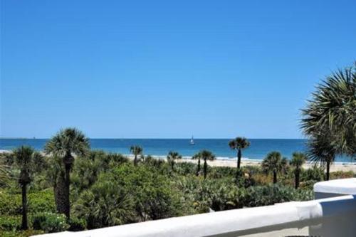 Oceanview Penthouse Deluxe Sleeps 6 109 — 4-Star Luxury Hotel in Cape Canaveral, United States