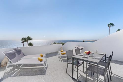 Bungalow Seaview — 4-Star Luxury Hotel in Maspalomas, Spain