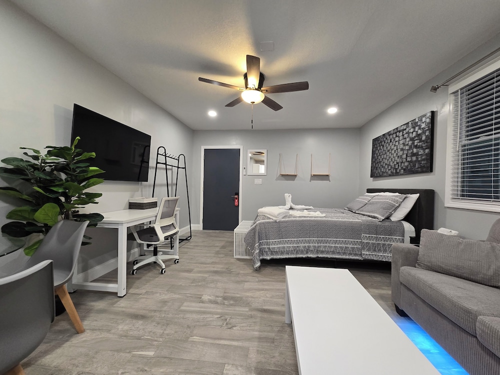 Barefoot Mailman Inn & Suites - photo 36