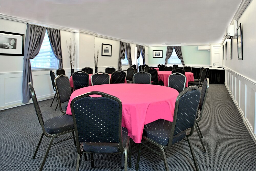 Shadyside Inn All Suites Hotel - photo 40