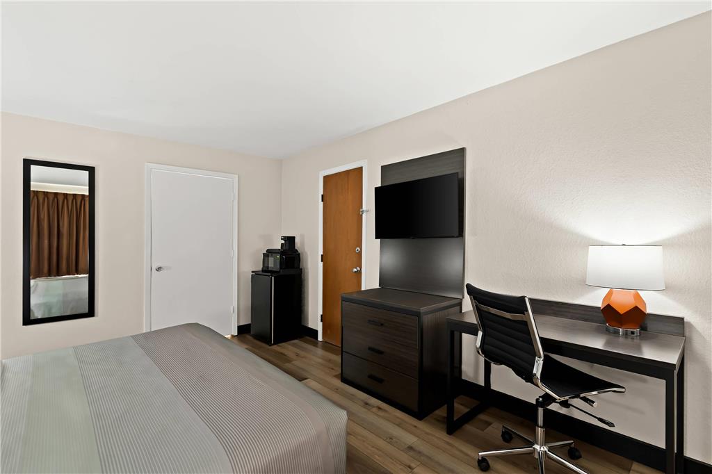 Quality Inn & Suites - photo 21