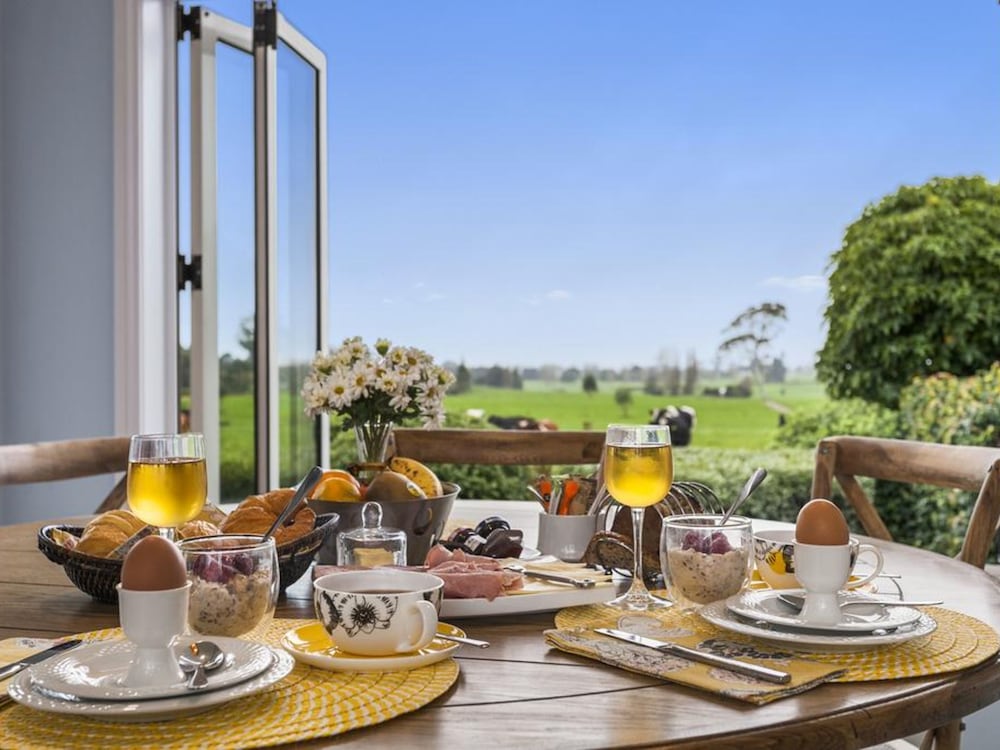 ArtHouse Bed & Breakfast — 4-Star Luxury Hotel in Matamata, New Zealand