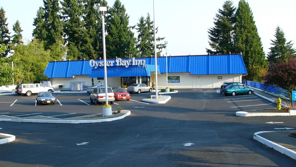 Oyster Bay Inn & Suites - photo 24