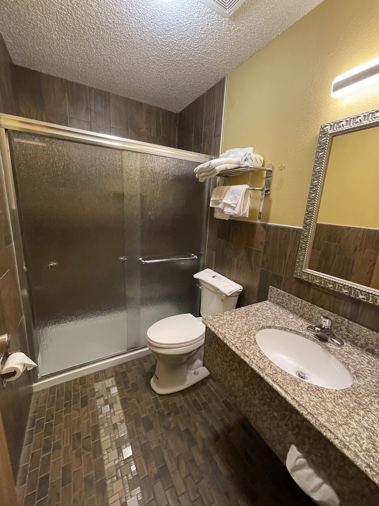 Super 8 by Wyndham Van Buren Ft. Smith Area - photo 10