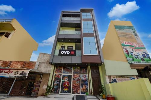 Spot On Hotel The Baithak Restaurant — Etawah