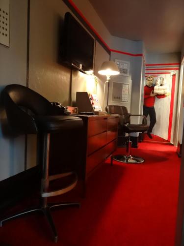 Itty Bitty Inn - photo 11
