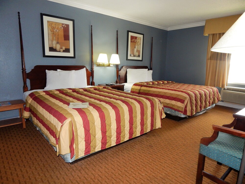 Richmond Suites Hotel - photo 8