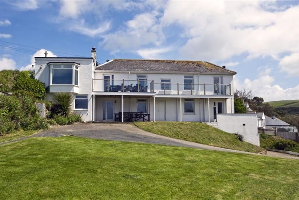 Green Door Upper Tregudda — 4-Star Luxury Hotel in Polzeath, United Kingdom