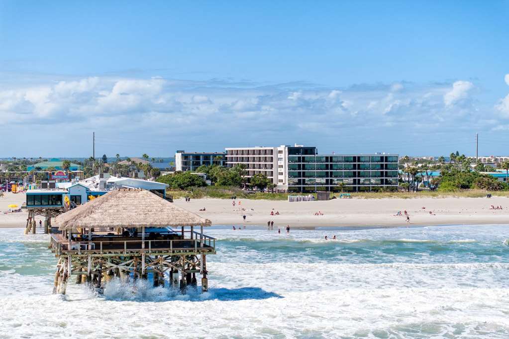 La Quinta Inn & Suites by Wyndham Cocoa Beach Oceanfront - photo 47