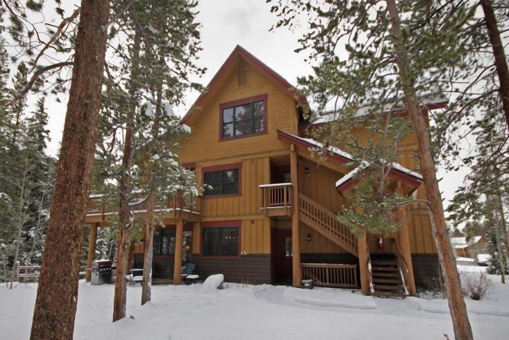 Charming Condo Nestled in the East Keystone Resort Neighborhood Shuttle to Ski Slopes Outdoor Pool and Hot Tub - photo 14