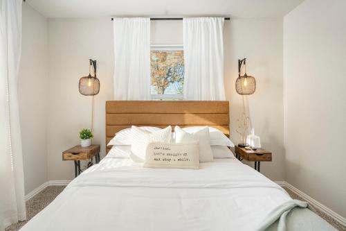 The Southern Sapphire A Cozy Lake View Getaway in Granbury, United States