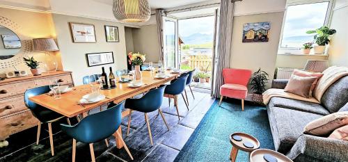 Harbour & Mountain Views Porthmadog House Sleeps 9 4 Bedrooms Two and Half Bathrooms — 4-Star Luxury Hotel in Porthmadog, United Kingdom