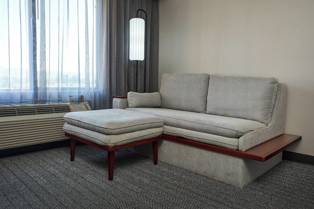 Courtyard by Marriott Medford Airport - photo 20