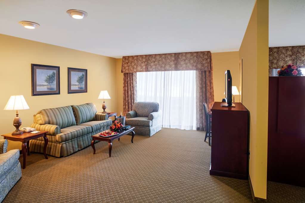 Clarion Hotel & Suites Convention Center Fredericksburg - photo 8