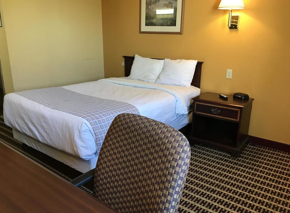 Americas Best Value Inn Bell Tower - photo 29