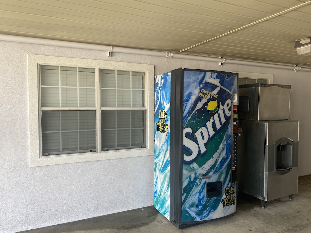 Super 8 by Wyndham Terrell - photo 16