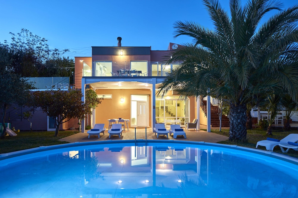 Seafront Villa Longobardi — 4-Star Luxury Hotel in Chania, Greece