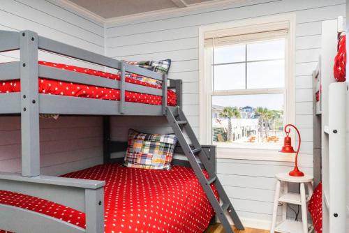 Salty But Sweet by Oak Island Accommodations - photo 4