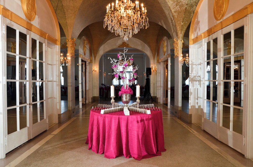 The Flanders Hotel - photo 109