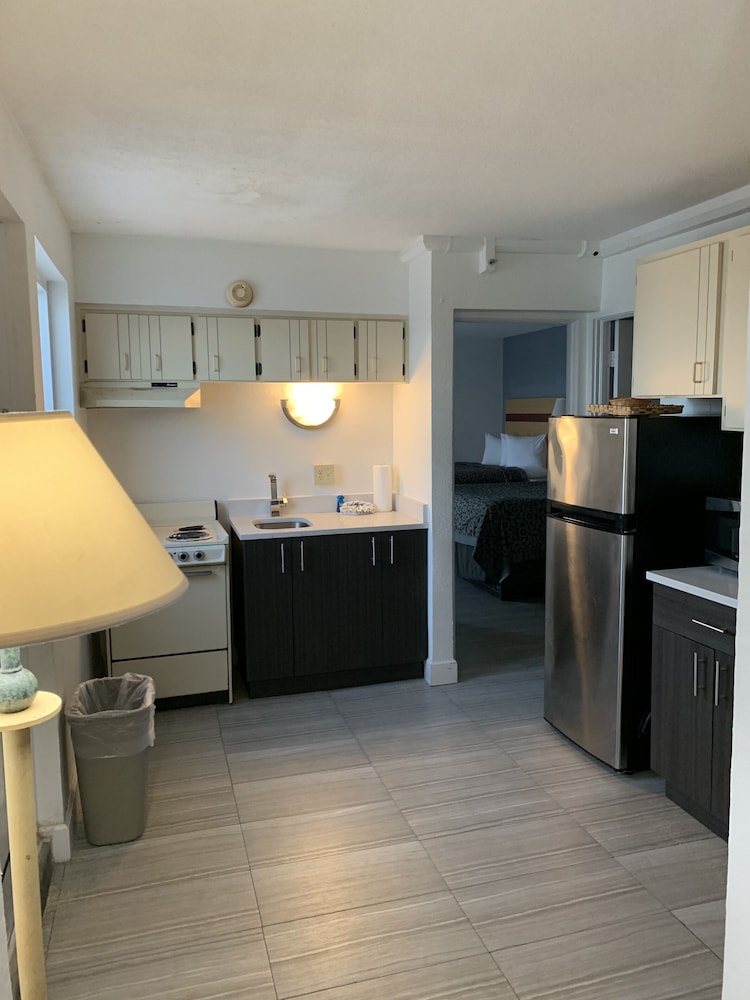 Arya Blu Inn & Suites - photo 12